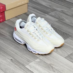 LEVI’S x AIR MAX 95 OG LIGHT OREWOOD ECRU SNEAKERS