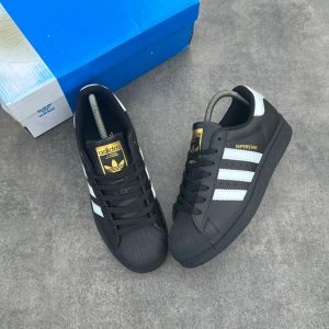 ADIDAS ORIGINALS SUPERSTAR•BLACKS AND WHITE