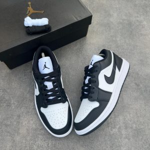 NIKE AIR JORDAN 1 HIGH BLACK WHITE •PANDA